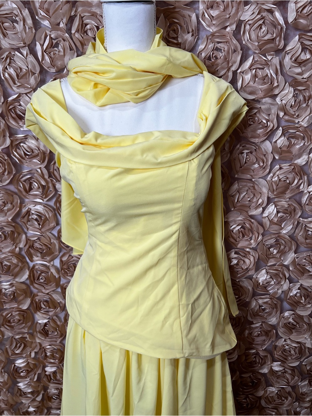 Lemon Yellow Draped Neck Dress with Scarf
🚨 NEW WITHOUT TAGS🚨